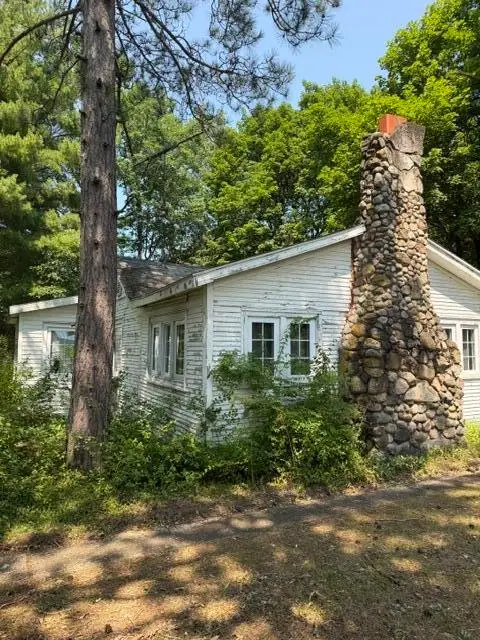 10532 N Oak Street, Irons, MI 49644