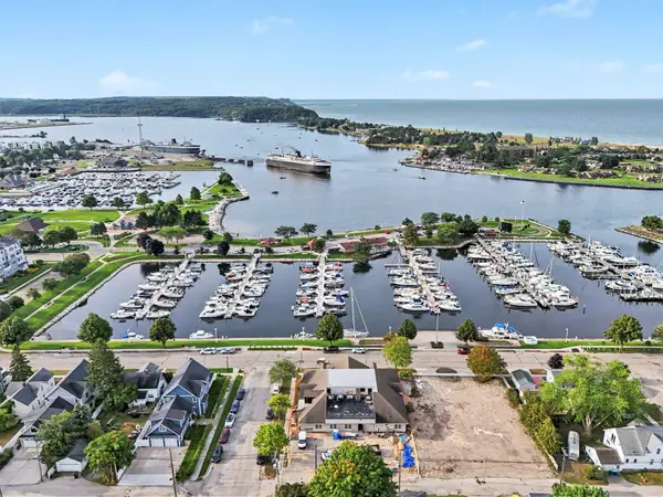 502 W Loomis Street Unit: 104, Ludington, MI 49431