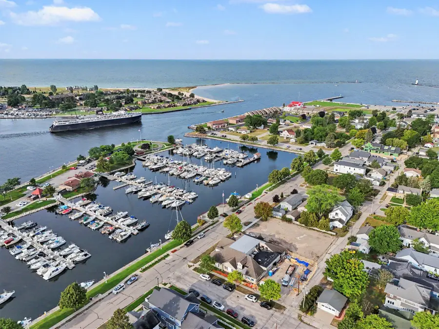 502 W Loomis Street Unit: 104, Ludington, MI 49431 - #3