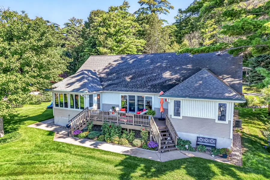 817 E Lake Road, Pentwater, MI 49449 - #2