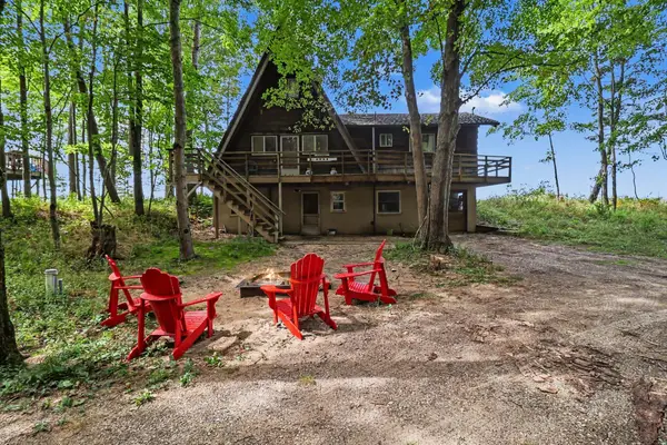 4712 W Fox Farm Road, Manistee, MI 49660