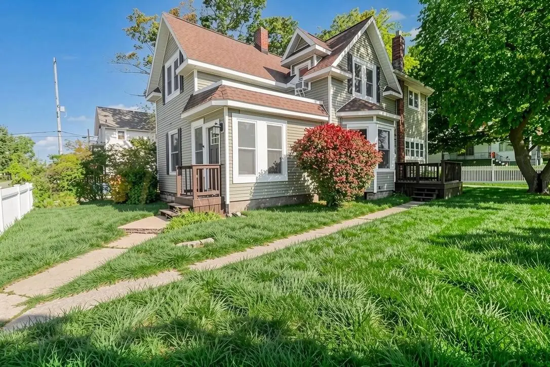 209 S Washington Avenue, Ludington, MI 49431 - #1