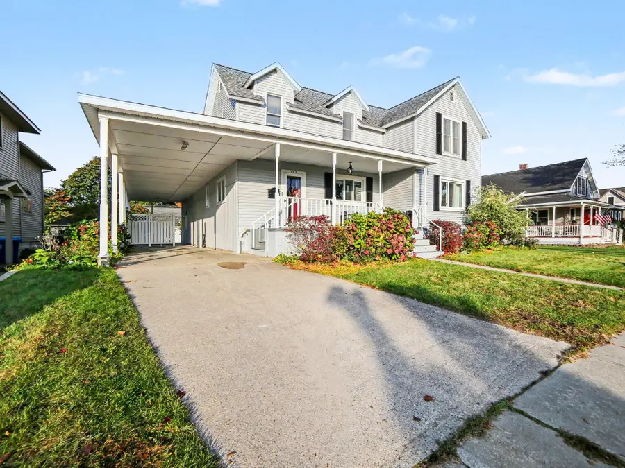 409 N Gaylord Avenue, Ludington, MI 49431 - #2