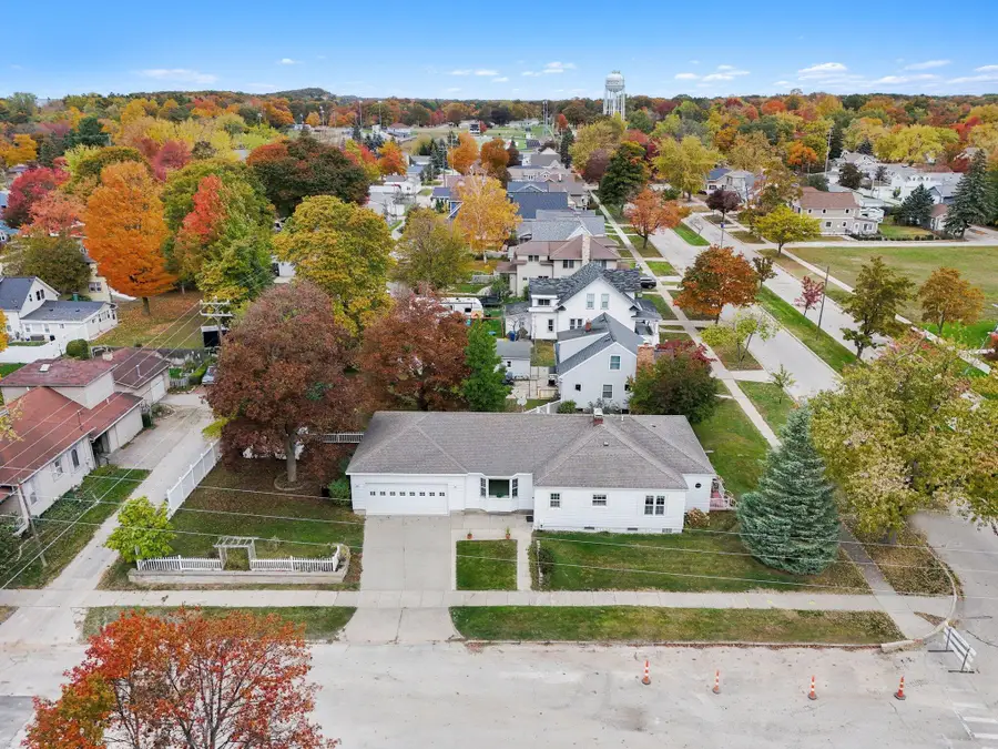 401 N Gaylord Avenue, Ludington, MI 49431 - #2