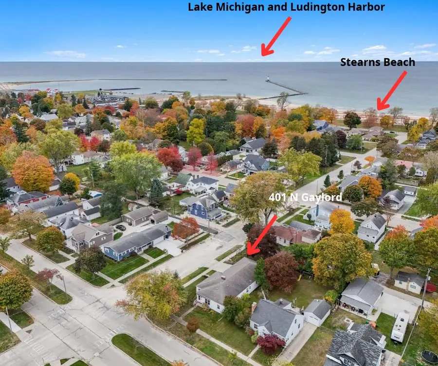 401 N Gaylord Avenue, Ludington, MI 49431 - #3