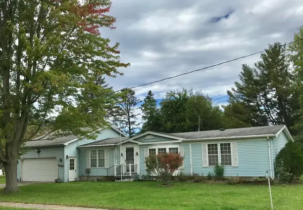 106 W Vermont Avenue, WhitePigeon, MI 49099