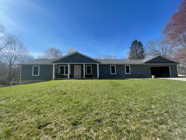 33067 School Street, Dowagiac, MI 49047