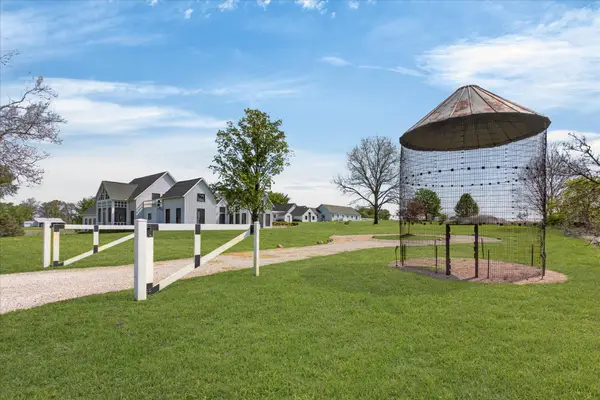 15337 Pardee Road, Galien, MI 49113