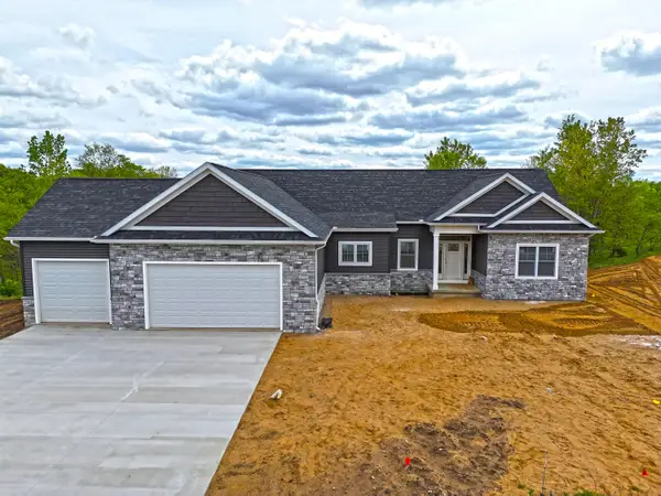 70055 Ashley Drive, Edwardsburg, MI 49112