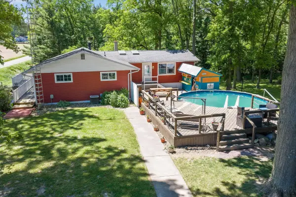 22420 McKenzie Street, Dowagiac, MI 49047