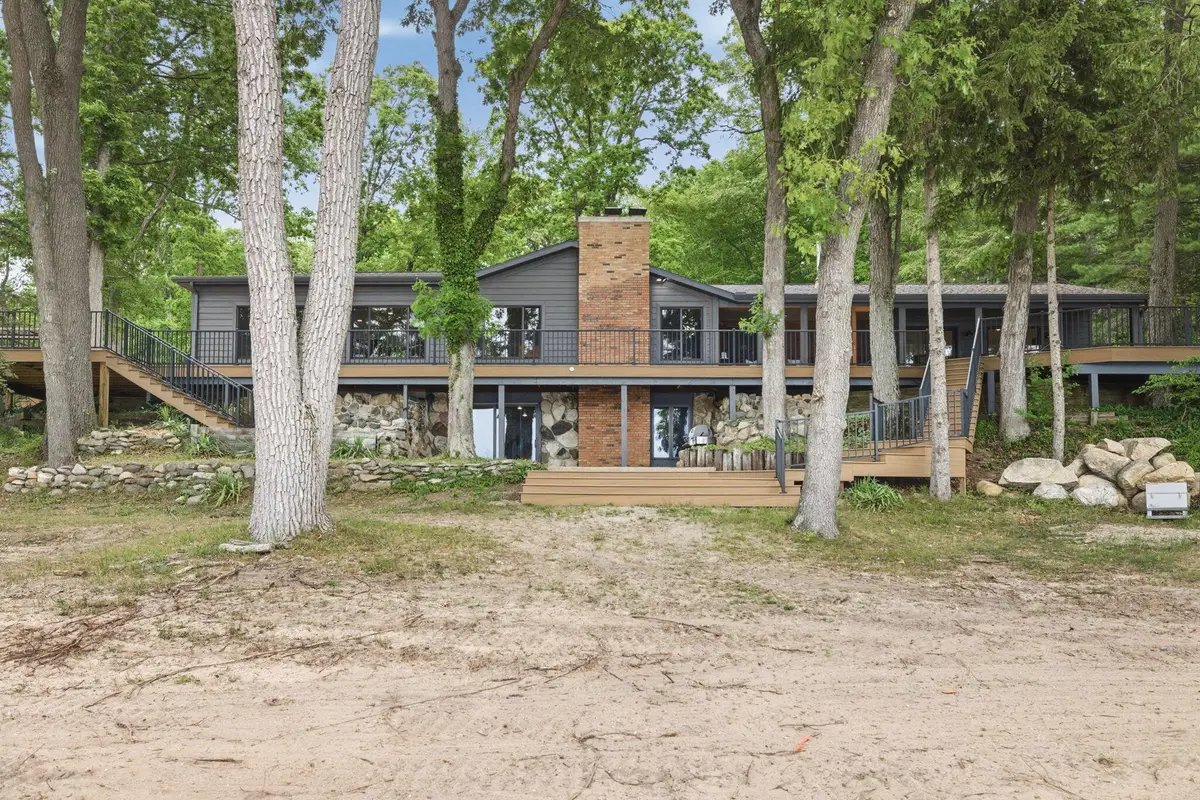 27661 Pine Lake Street, Edwardsburg, MI 49112 - #1