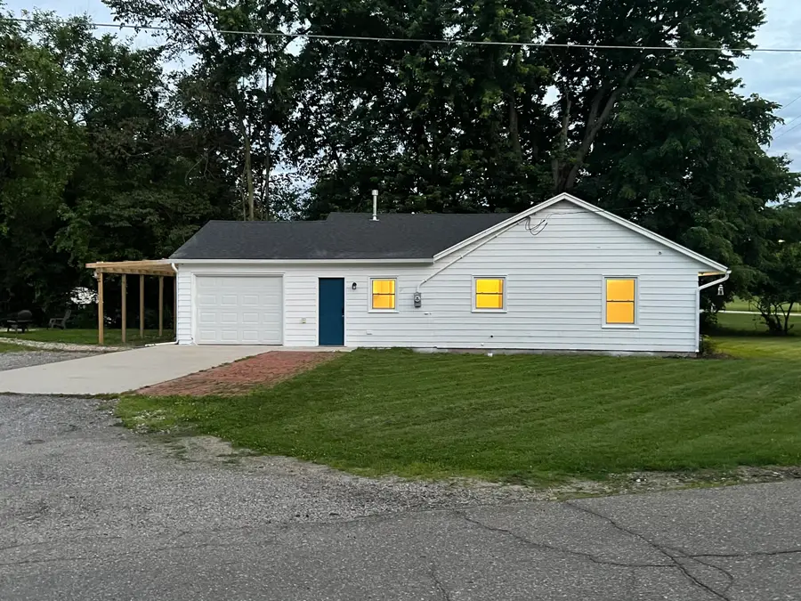 69225 Section Street, Edwardsburg, MI 49112 - #2