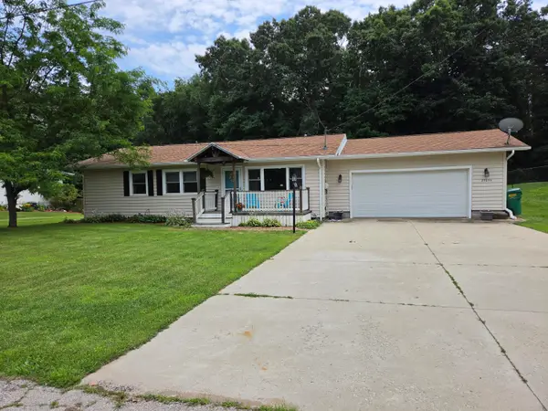 27853 Burmax Park, Dowagiac, MI 49047