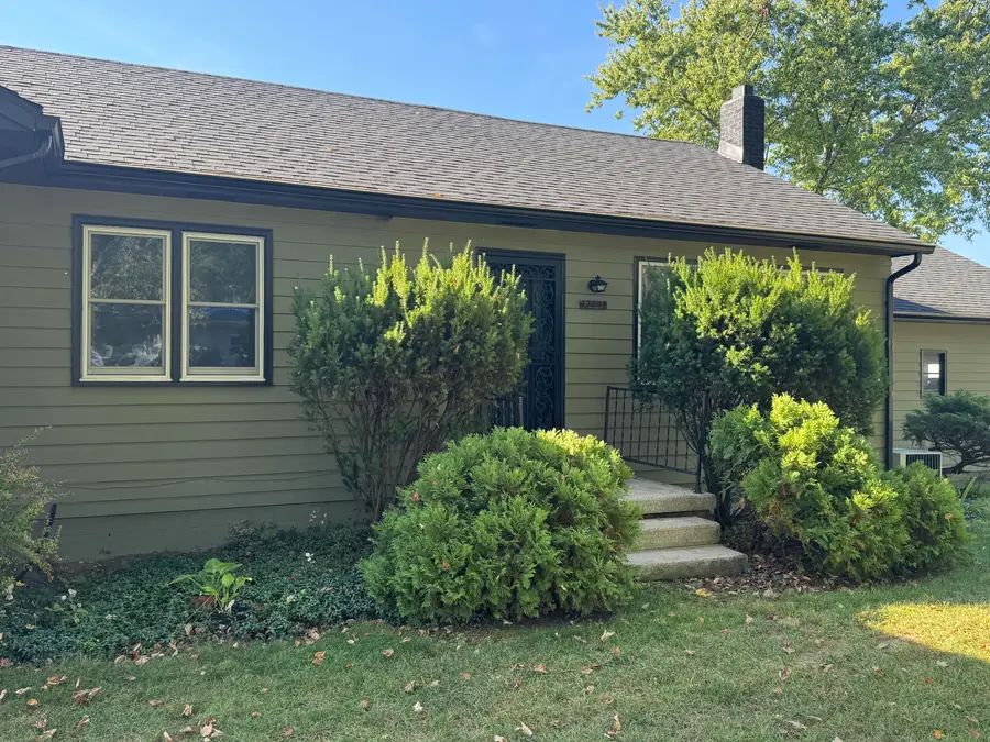 27201 Stuart Street, Edwardsburg, MI 49112 - #2