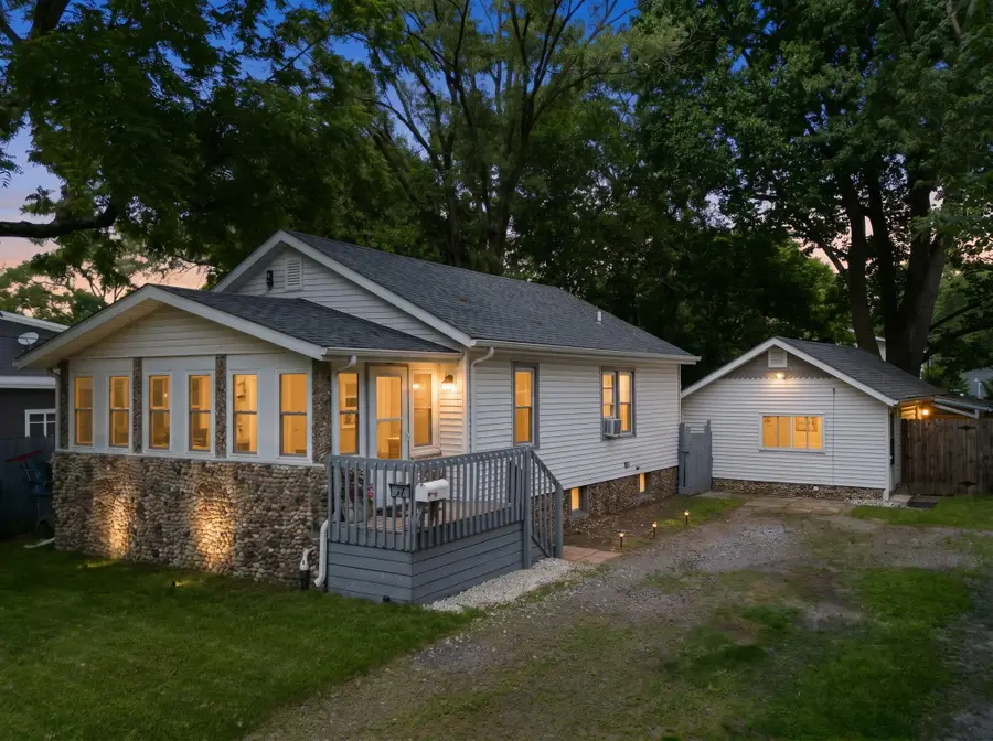 27 S Smith Street, New Buffalo, MI 49117 - #2