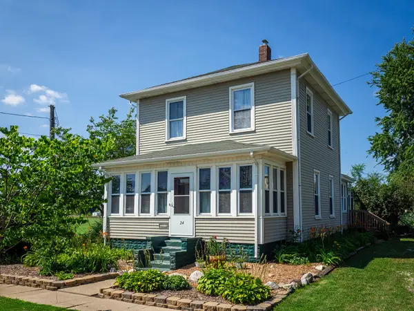 24 W Linden Street W, ThreeOaks, MI 49128