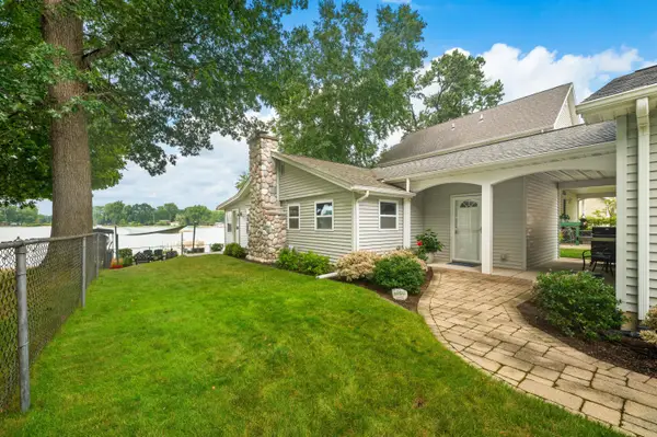 52390 Twin Lakeview Drive, Dowagiac, MI 49047