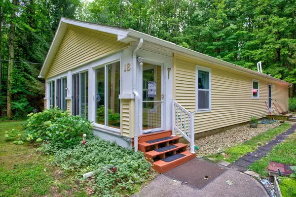 18 72nd Street, SouthHaven, MI 49090