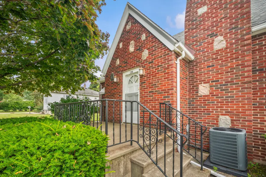 1209 Napier Avenue, Saint Joseph, MI 49085 - #2