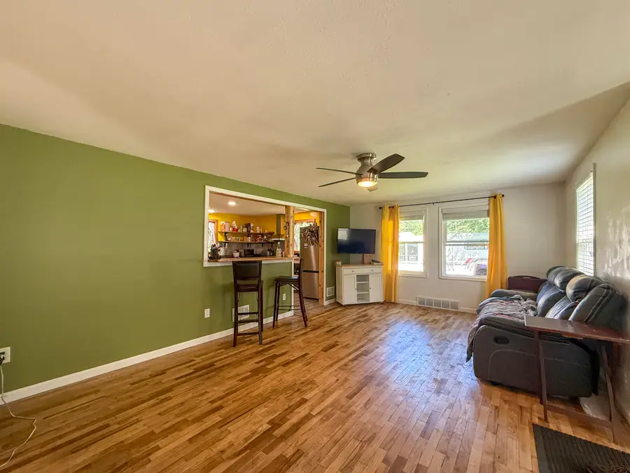2661 E Empire Avenue, Benton, MI 49022 - #2