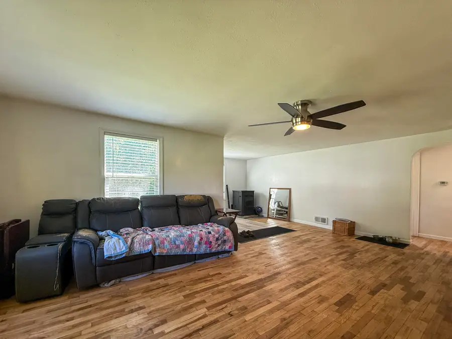 2661 E Empire Avenue, Benton, MI 49022 - #3