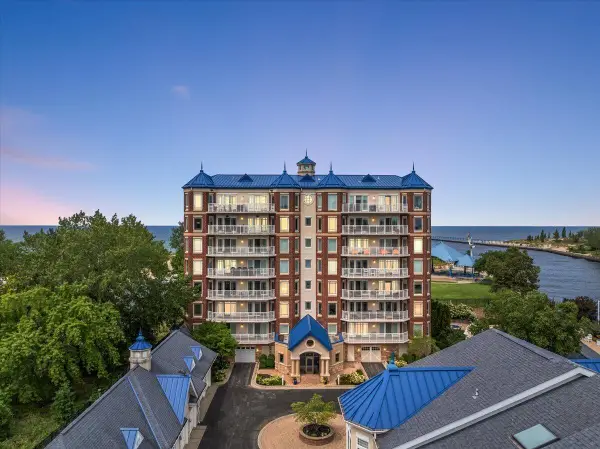 200 Lake Street Unit: 7A/8A, StJoseph, MI 49085