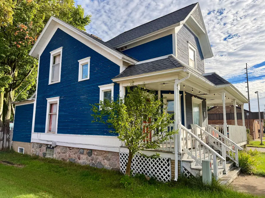 206 W Division Street, Dowagiac, MI 49047 - #2