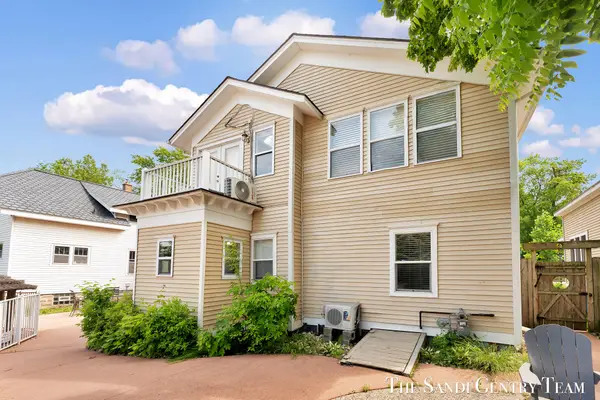 209 Clinton Avenue, GrandHaven, MI 49417