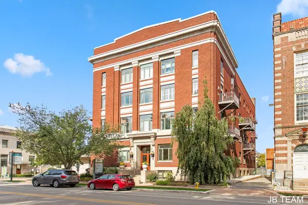17 W 10th Street Unit: 220, Holland, MI 49423