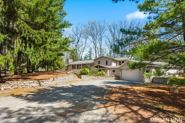 7135 Lakeshore Avenue, WestOlive, MI 49460