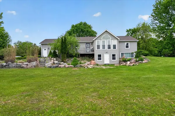 5569 S Corey Road, Perry, MI 48872