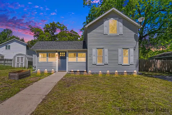416 Pine Street, Fruitport, MI 49415