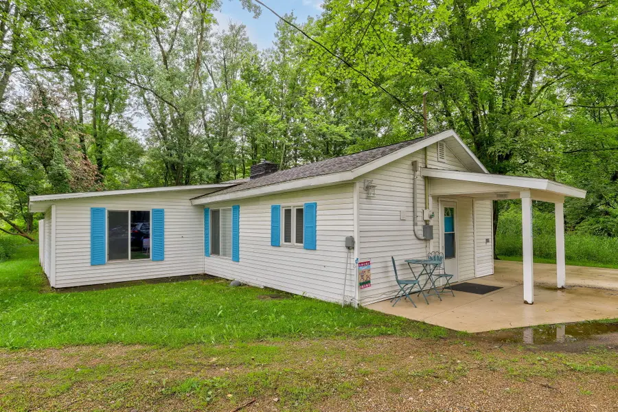 47202 N Sunset Circle, Bloomingdale, MI 49026 - #2