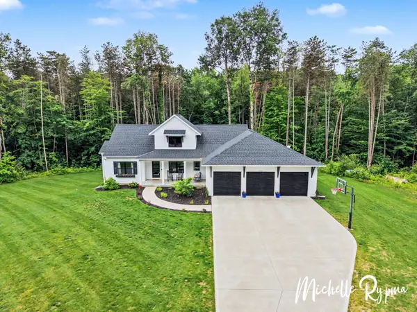 5812 Timber Bluff Trail, Fennville, MI 49408