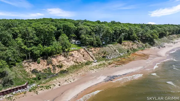 2121 N Scenic Drive, Muskegon, MI 49445