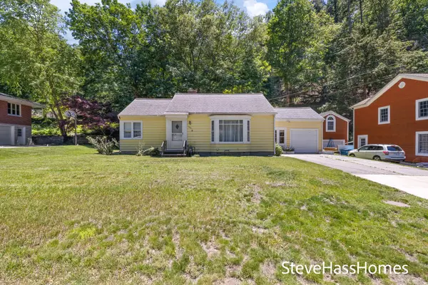 186 Grand Avenue, GrandHaven, MI 49417