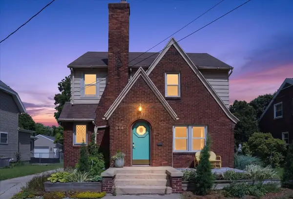 814 N Fairview Avenue, Lansing, MI 48912