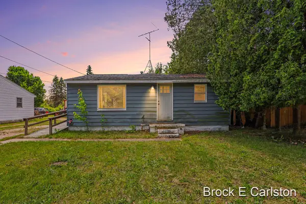 643 E Sternberg Road, NortonShores, MI 49441