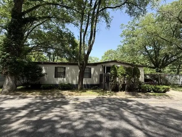 2482 Pembroke Drive, NortonShores, MI 49441