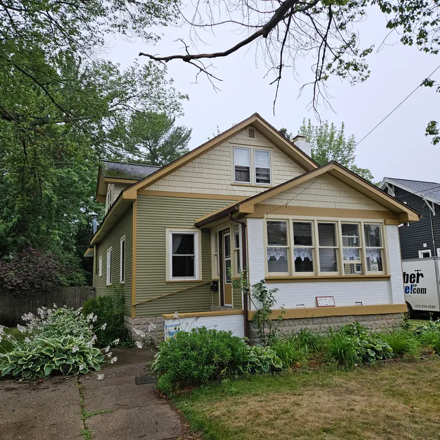 516 E Exchange Street, Spring Lake, MI 49456 - #2