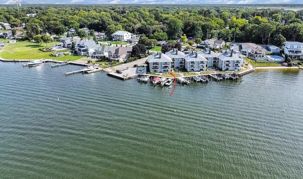 400 Lakeview Court Unit: 01A, SpringLake, MI 49456