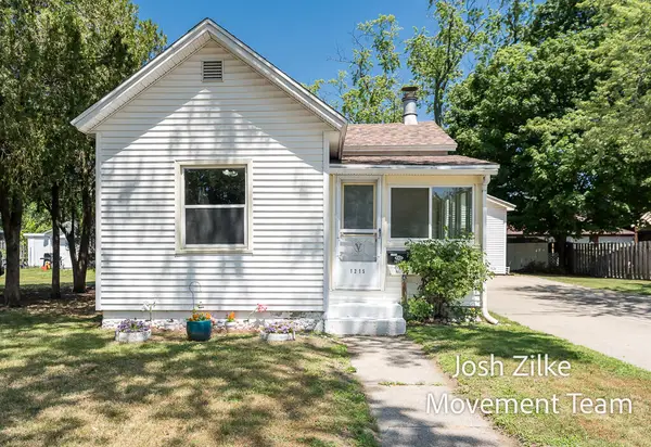 1215 Columbus Avenue, GrandHaven, MI 49417