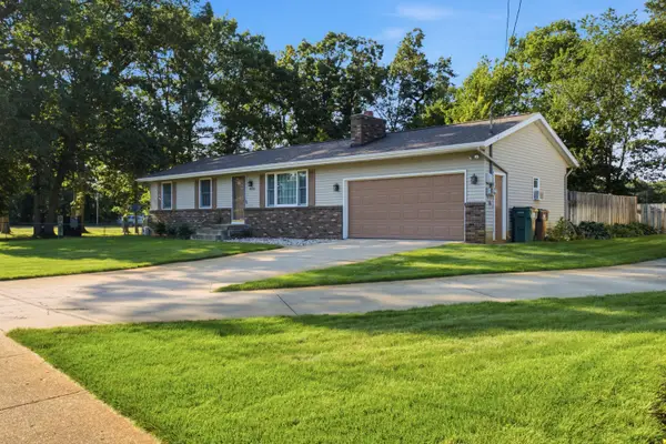 1658 Woodside Road, NortonShores, MI 49441
