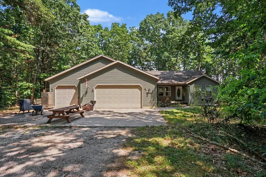 416 E River Road, Muskegon, MI 49445 - #2