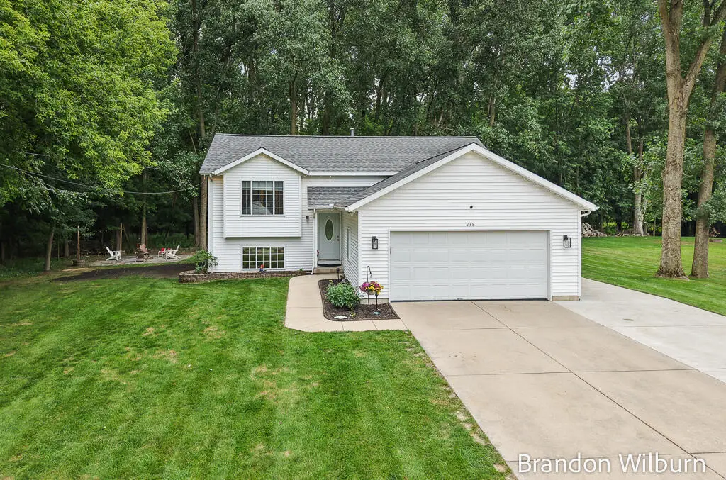 938 Kusterer Drive NW, Walker, MI 49534 - #1