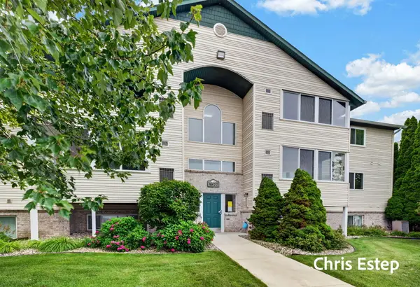 5877 Crosswinds Drive Unit: 31, NortonShores, MI 49444