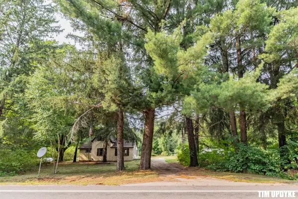5924 E Sternberg Road, Fruitport, MI 49415