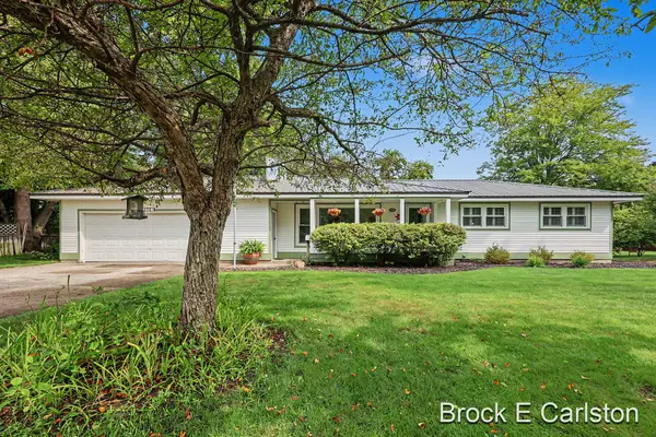 1576 Hendrick Road, NortonShores, MI 49441