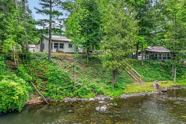 7784 E Saint Huberts Trail, Hesperia, MI 49421