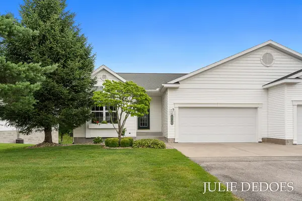 5726 N Turning Leaf Way, Fruitport, MI 49415